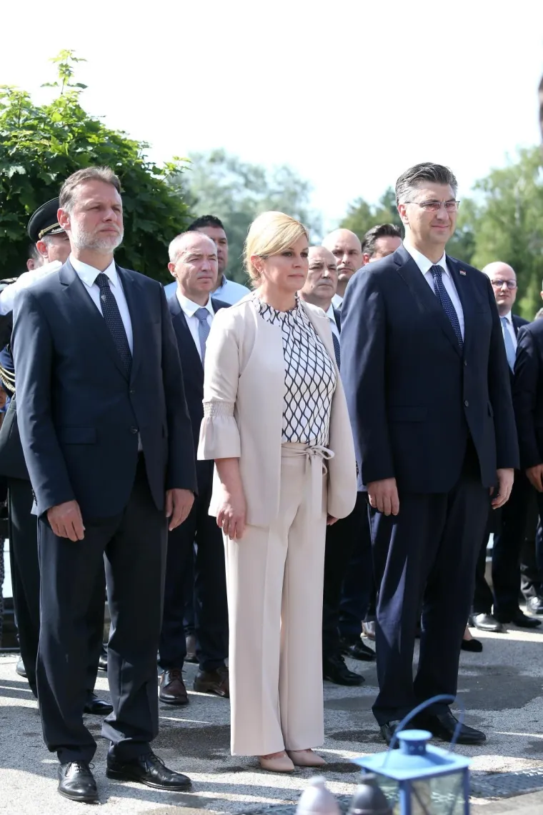 Državni vrh na Mirogoju položio vijenac povodom Dana državnosti