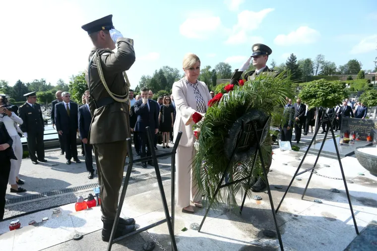Državni vrh na Mirogoju položio vijenac povodom Dana državnosti