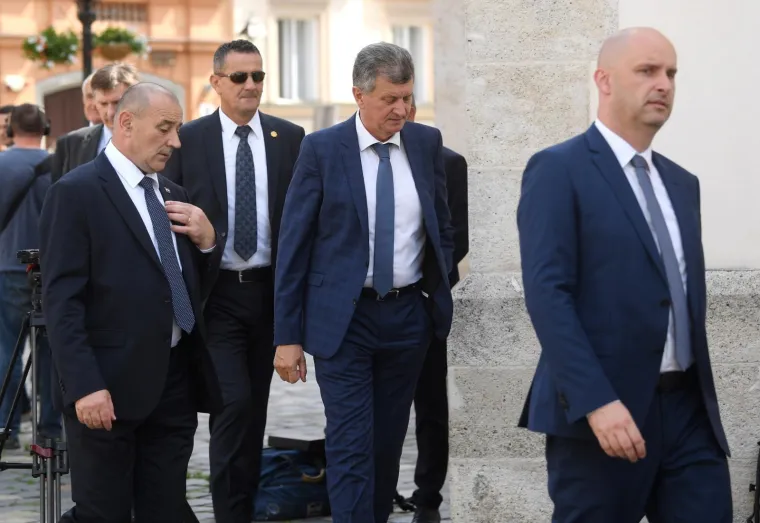 DRŽAVNI VRH NA SVETOJ MISI ZA DOMOVINU: Bozanić pozvao na hrvatsko zajedni&scaron;tvo i oslobađanje od radikalizacije