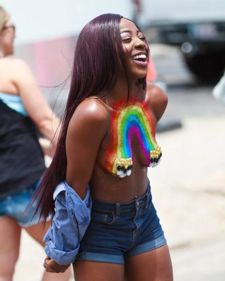 SAMO ZA ODRASLE! Vrućina ih udarila u glavu pa se potpuno raspojasale i krenule u nezaboravan provod