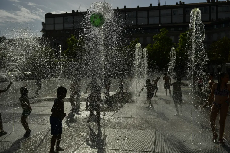 Temperature idu preko 40 Celzija: Pogledajte kako se Europljani nose s paklenim vrućinama