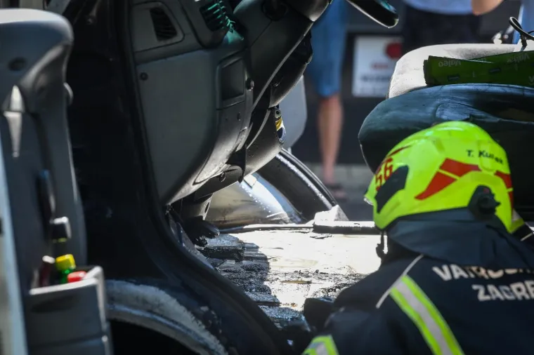 U Hondlovoj ulici eksplodirao kombi, nema ozlijeđenih