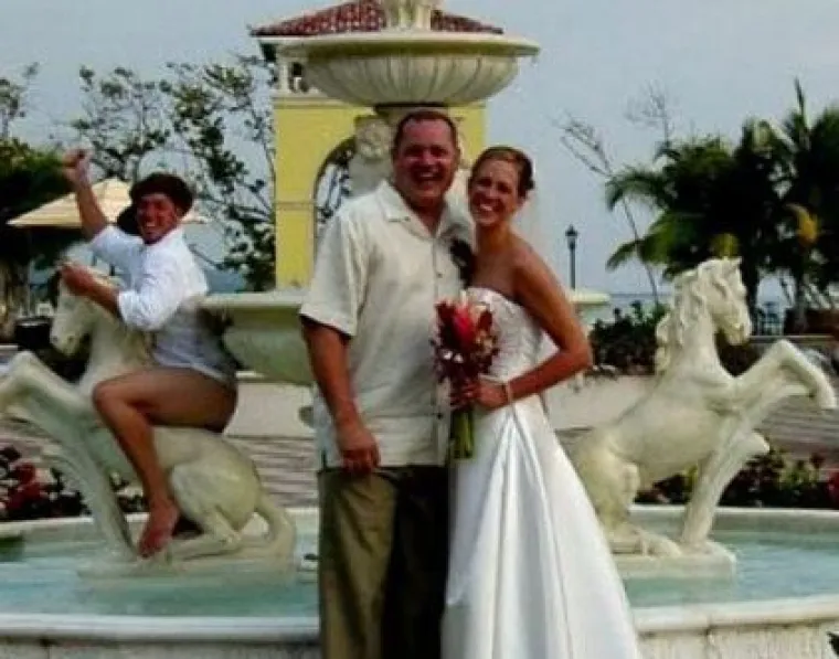 Za &scaron;to bolju uspomenu: TOP 20 slika s vjenčanja koje su genijalne jer ih je netko photobombao