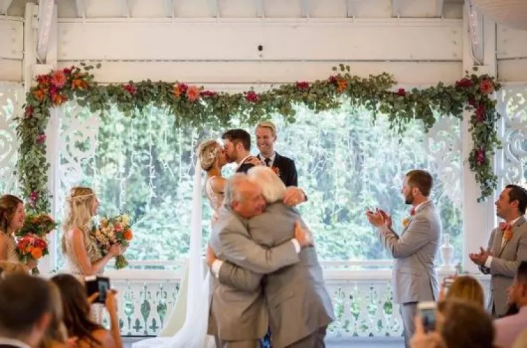 Za &scaron;to bolju uspomenu: TOP 20 slika s vjenčanja koje su genijalne jer ih je netko photobombao