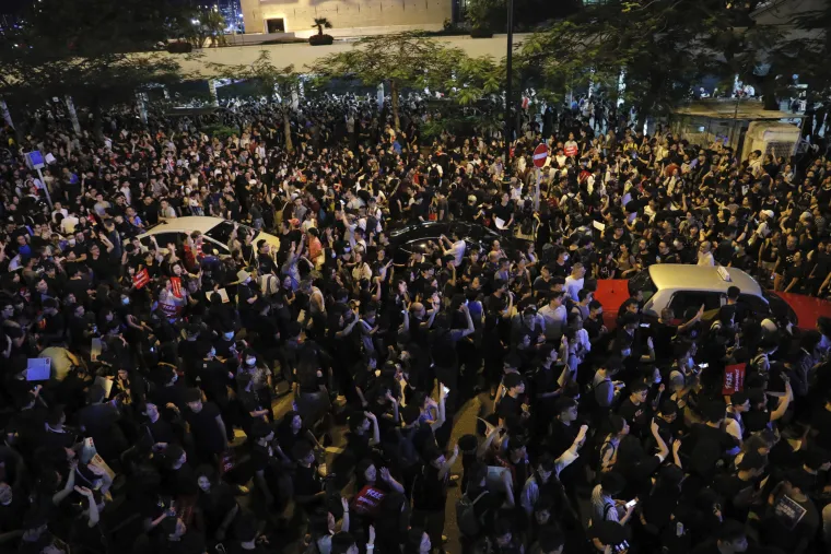 Prosvjednici u Hong Kongu ne odustaju od svojih zahtjeva! Ponovno su okupirali zgrade ministarstva i traže opoziv spornog zakona o izručivanju.