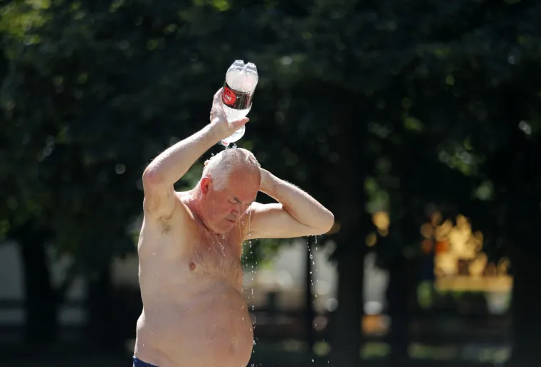 'Najgore tek dolazi': Europu zahvatio toplinski val, zatvaraju se &scaron;kole, zabranjen transport životinja...