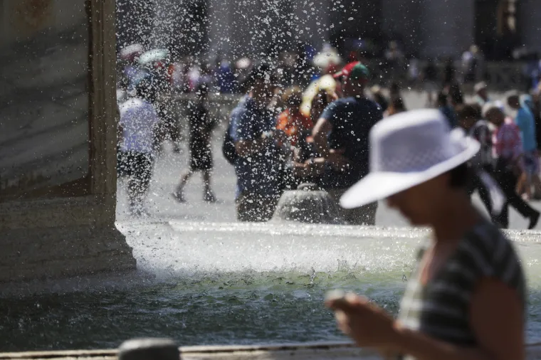 'Najgore tek dolazi': Europu zahvatio toplinski val, zatvaraju se &scaron;kole, zabranjen transport životinja...