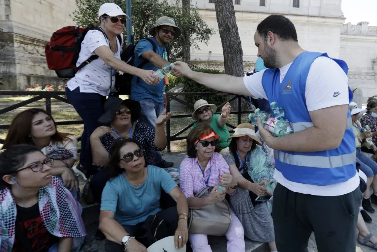 'Najgore tek dolazi': Europu zahvatio toplinski val, zatvaraju se &scaron;kole, zabranjen transport životinja...