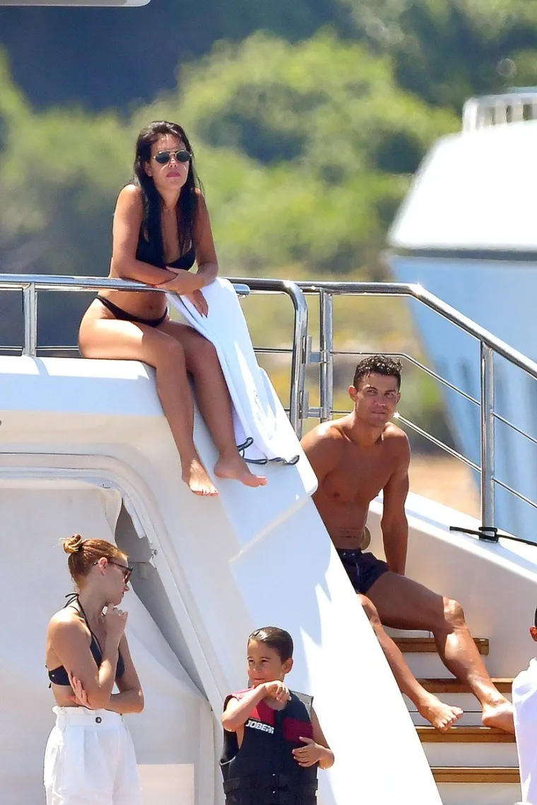 VRUĆA GEORGINA I RONALDO UHVAĆENI U RASKO&Scaron;NOM ODMORU: Ba&scaron; im je dobro, u to nema sumnje