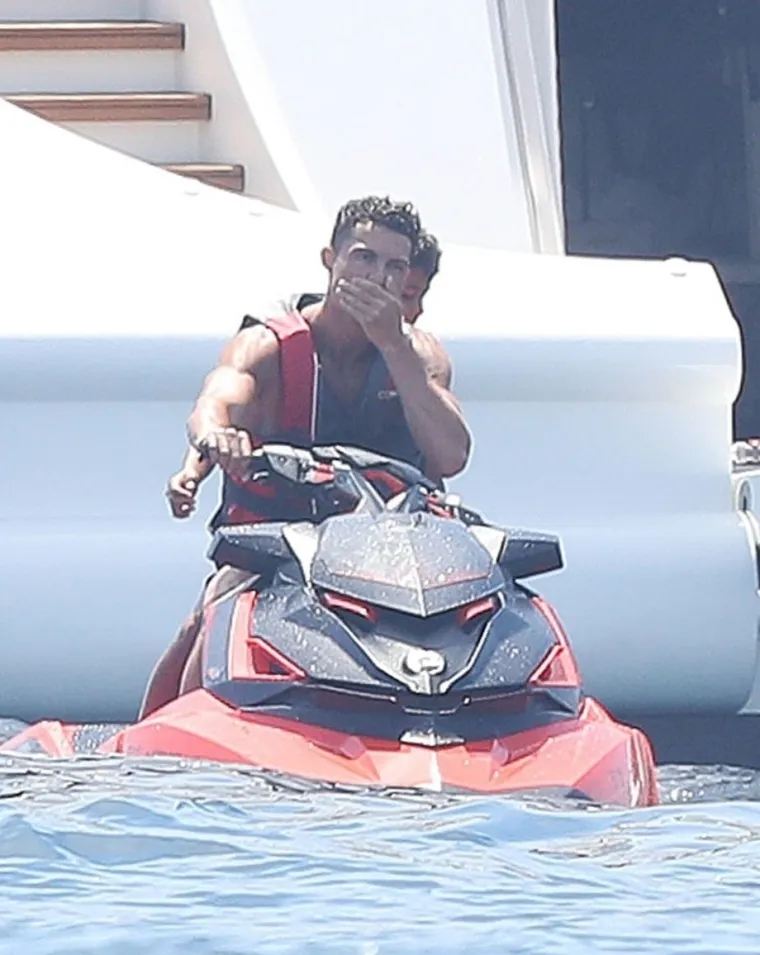 VRUĆA GEORGINA I RONALDO UHVAĆENI U RASKO&Scaron;NOM ODMORU: Ba&scaron; im je dobro, u to nema sumnje