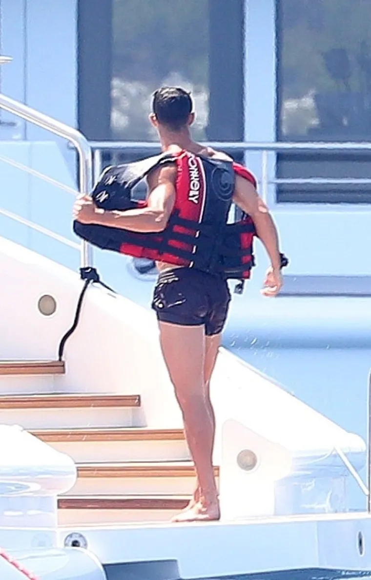 VRUĆA GEORGINA I RONALDO UHVAĆENI U RASKO&Scaron;NOM ODMORU: Ba&scaron; im je dobro, u to nema sumnje