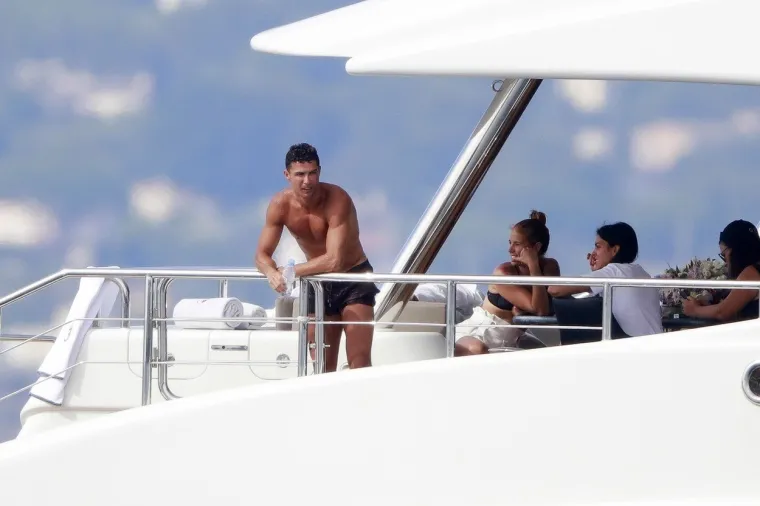 VRUĆA GEORGINA I RONALDO UHVAĆENI U RASKO&Scaron;NOM ODMORU: Ba&scaron; im je dobro, u to nema sumnje