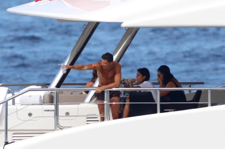 VRUĆA GEORGINA I RONALDO UHVAĆENI U RASKO&Scaron;NOM ODMORU: Ba&scaron; im je dobro, u to nema sumnje