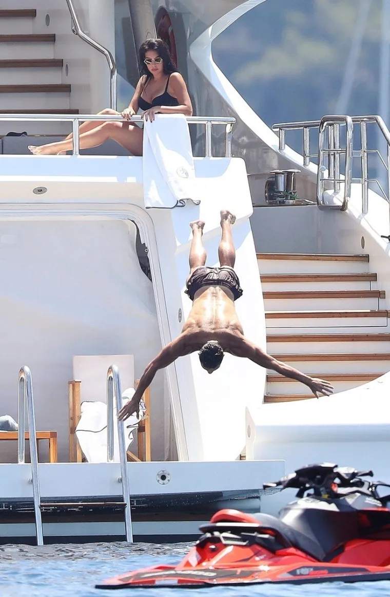 VRUĆA GEORGINA I RONALDO UHVAĆENI U RASKO&Scaron;NOM ODMORU: Ba&scaron; im je dobro, u to nema sumnje