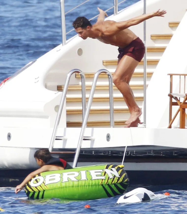 VRUĆA GEORGINA I RONALDO UHVAĆENI U RASKO&Scaron;NOM ODMORU: Ba&scaron; im je dobro, u to nema sumnje