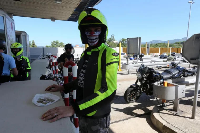 Zanimljiva akcija bajkera: Pogledajte kako su zagu&scaron;ili promet na Krčkom mostu