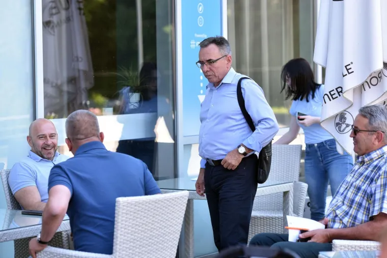 HNS-ovci odmaraju nakon sastanka predsjedništva stranke u Sv. Martinu na Muri