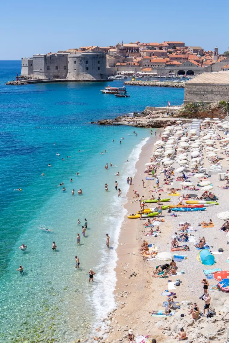Pozdrav iz Dubrovnika: Paklene vrućine lakše se podnose na plažama grada ispod Srđa