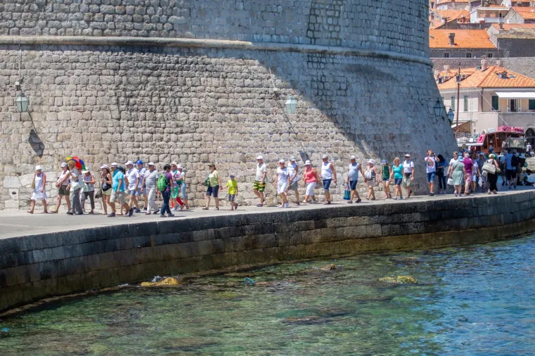 Pozdrav iz Dubrovnika: Paklene vrućine lakše se podnose na plažama grada ispod Srđa
