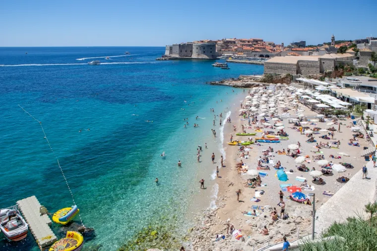 Pozdrav iz Dubrovnika: Paklene vrućine lakše se podnose na plažama grada ispod Srđa