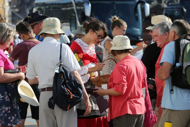 Kruzer Koningsdam stigao u Rijeku! 300 metarska grdosija prevozi 2650 putnika o kojima se brine tisuću članova posade