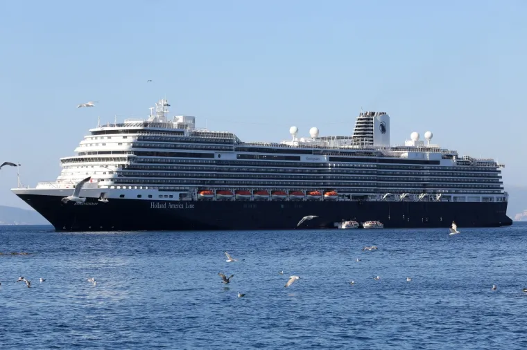 Kruzer Koningsdam stigao u Rijeku! 300 metarska grdosija prevozi 2650 putnika o kojima se brine tisuću članova posade