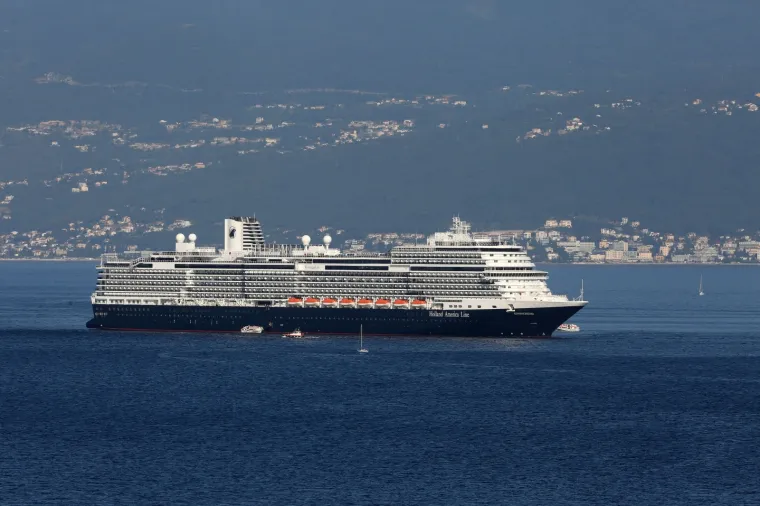 Kruzer Koningsdam stigao u Rijeku! 300 metarska grdosija prevozi 2650 putnika o kojima se brine tisuću članova posade