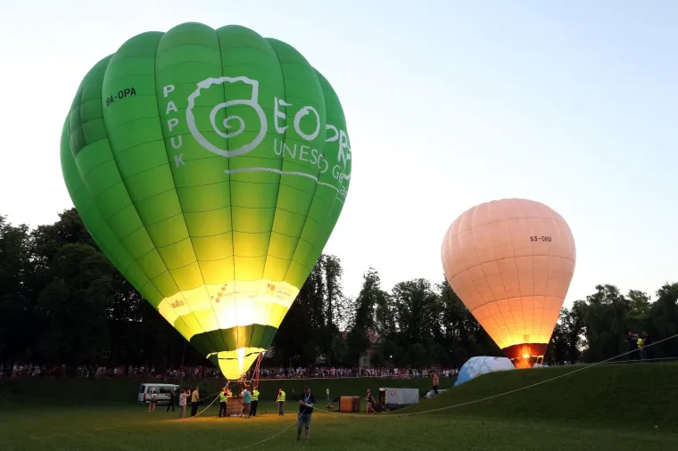 Prekrasan prizor: Pripreme za noćni let balonima u Karlovcu