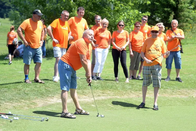 Pogledajte kako su HNS-ovci igrali golf dok su smi&scaron;ljali kako će tražiti odlazak Ku&scaron;čevića