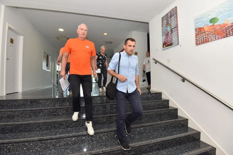 Pogledajte kako su HNS-ovci igrali golf dok su smi&scaron;ljali kako će tražiti odlazak Ku&scaron;čevića