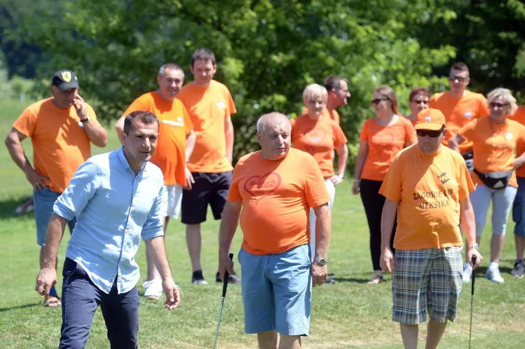 Pogledajte kako su HNS-ovci igrali golf dok su smi&scaron;ljali kako će tražiti odlazak Ku&scaron;čevića