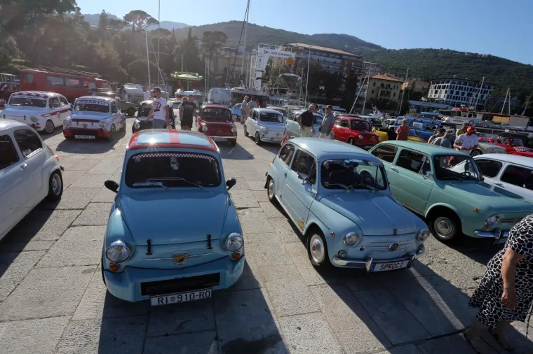 Biser Kvarnera uplovio u neka pro&scaron;la vremena: Opatijom su zavladali oldtimeri, pin-up djevojke i zvuci rockabillyja