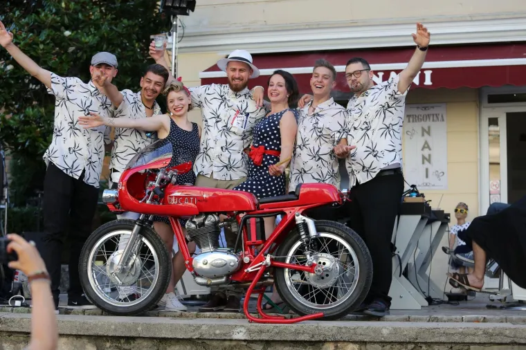 Biser Kvarnera uplovio u neka pro&scaron;la vremena: Opatijom su zavladali oldtimeri, pin-up djevojke i zvuci rockabillyja