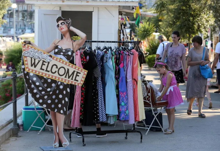 Biser Kvarnera uplovio u neka pro&scaron;la vremena: Opatijom su zavladali oldtimeri, pin-up djevojke i zvuci rockabillyja