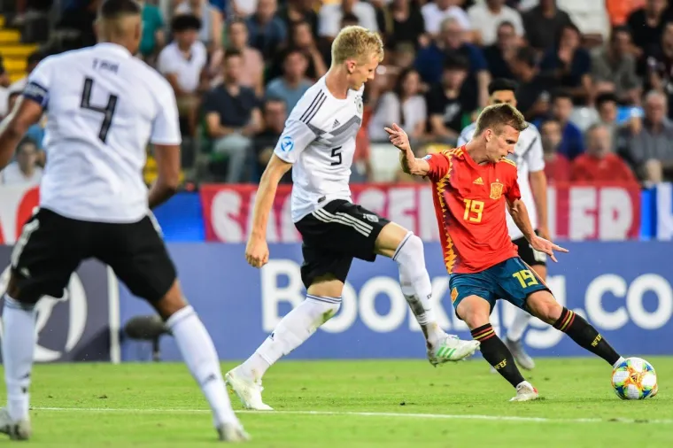 Dinamova zvijezda Dani Olmo prvak je Europe se sa mladom reprezentacijom &Scaron;panjolske.