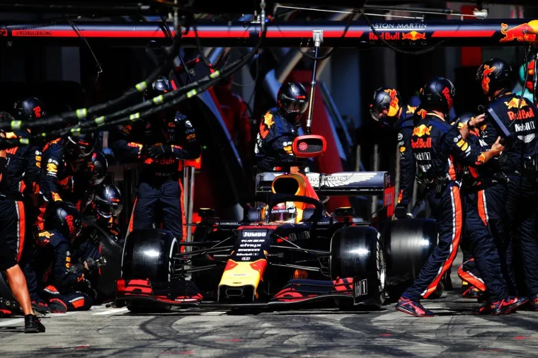 SPEKTAKULARNI PRIZORI NA STAZI KOJA NE PRA&Scaron;TA POGRE&Scaron;KU: Nizozemac potezom podigao pra&scaron;inu