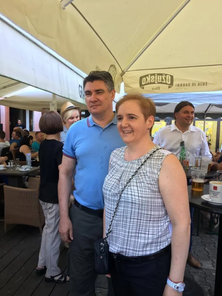&Scaron;koro ručao s ikonom desnice, predsjednica mije&scaron;ala palentu, a Milanović počeo kampanju 'od vrata do vrata'
