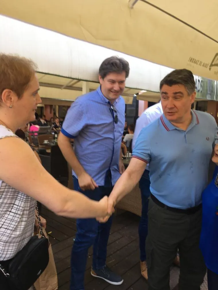 &Scaron;koro ručao s ikonom desnice, predsjednica mije&scaron;ala palentu, a Milanović počeo kampanju 'od vrata do vrata'