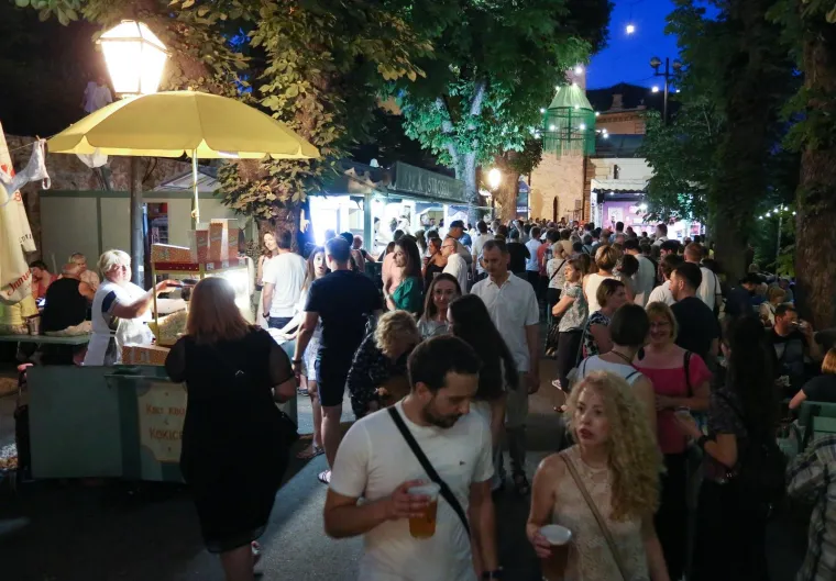 Ljeto u Zagrebu: Predivnim vatrometom na Štrosu ispratili staru i dočekali novu polovicu godine