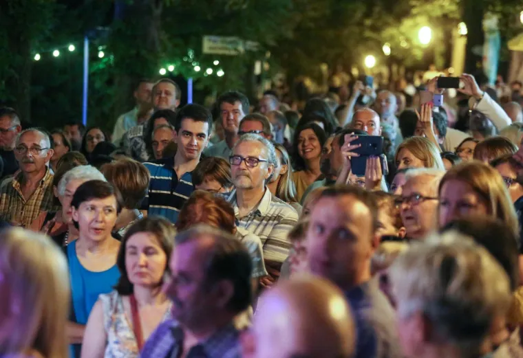Ljeto u Zagrebu: Predivnim vatrometom na &Scaron;trosu ispratili staru i dočekali novu polovicu godine