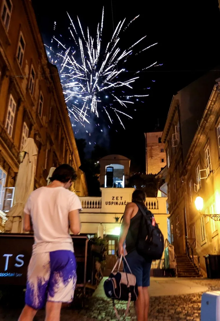 Ljeto u Zagrebu: Predivnim vatrometom na &Scaron;trosu ispratili staru i dočekali novu polovicu godine