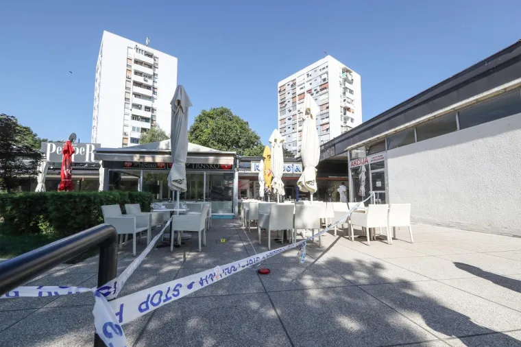 Policija obavlja očevid na mjestu gdje je raznesen bankomat