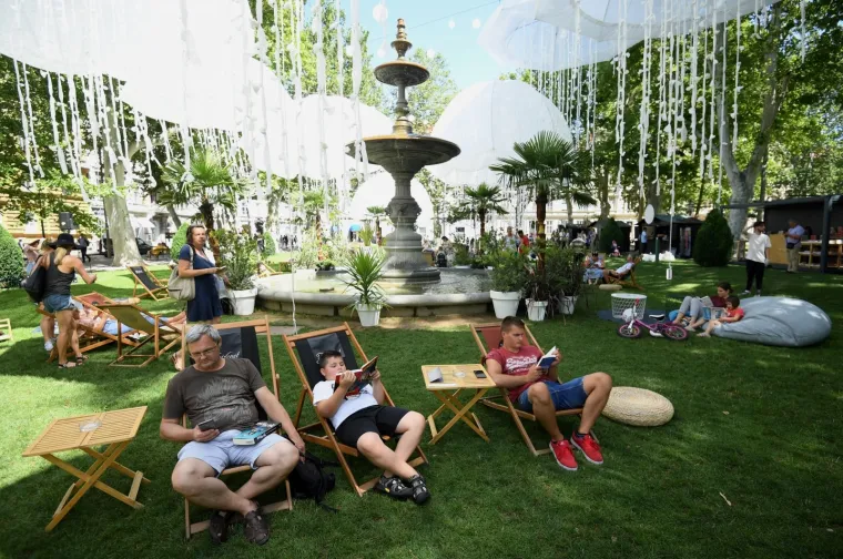 Na Zrinjevcu vas čeka More knjiga: Predahnite na plaži u centru Zagreba uz ugodno štivo