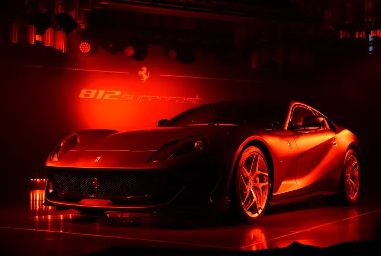 [FOTO] LIJEPO LI JE BITI PRVAK EUROPE: Dejan Lovren pohvalio se novim zvjerskim Ferrarijem, cijena - 'prava sitnica'