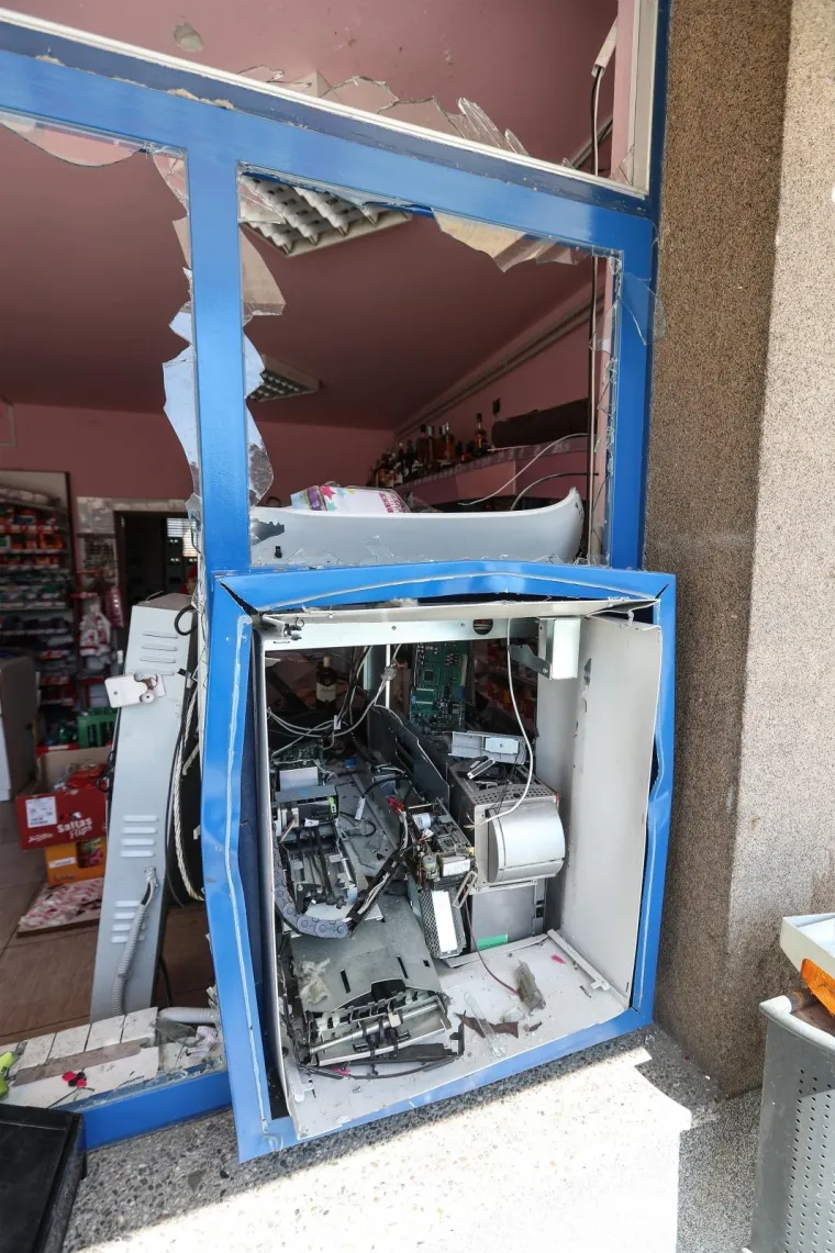 USRED BIJELOG DANA RAZNIJELI BANKOMAT U ZAPREŠIĆU:  Policija intenzivno traga za razbojnicima