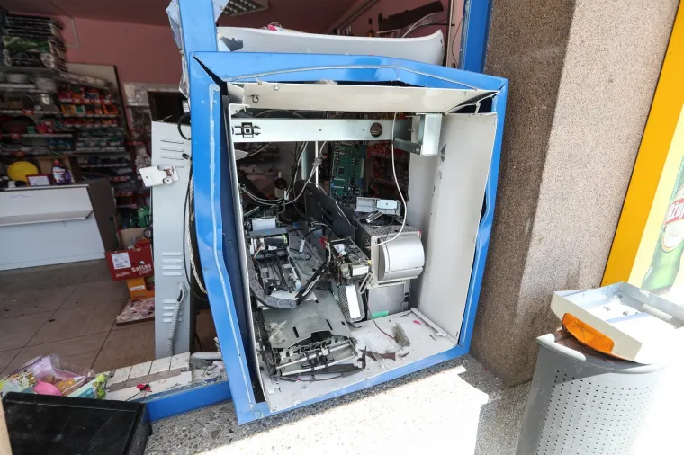 USRED BIJELOG DANA RAZNIJELI BANKOMAT U ZAPREŠIĆU:  Policija intenzivno traga za razbojnicima