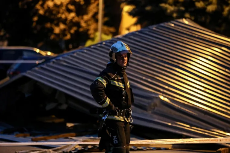 Jak vjetar u Zagrebu odnio krov sa zgrade!