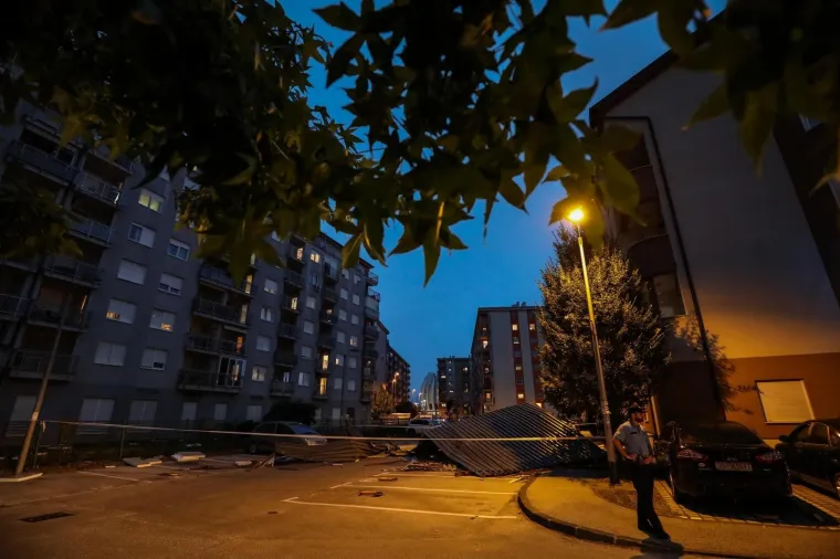 Jak vjetar u Zagrebu odnio krov sa zgrade!