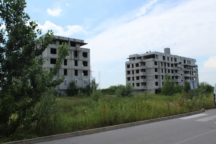 'Varaždinski Černobil': Zmije, štakori, ambrozija, divlji deponiji i oronule nezavršene zgrade...