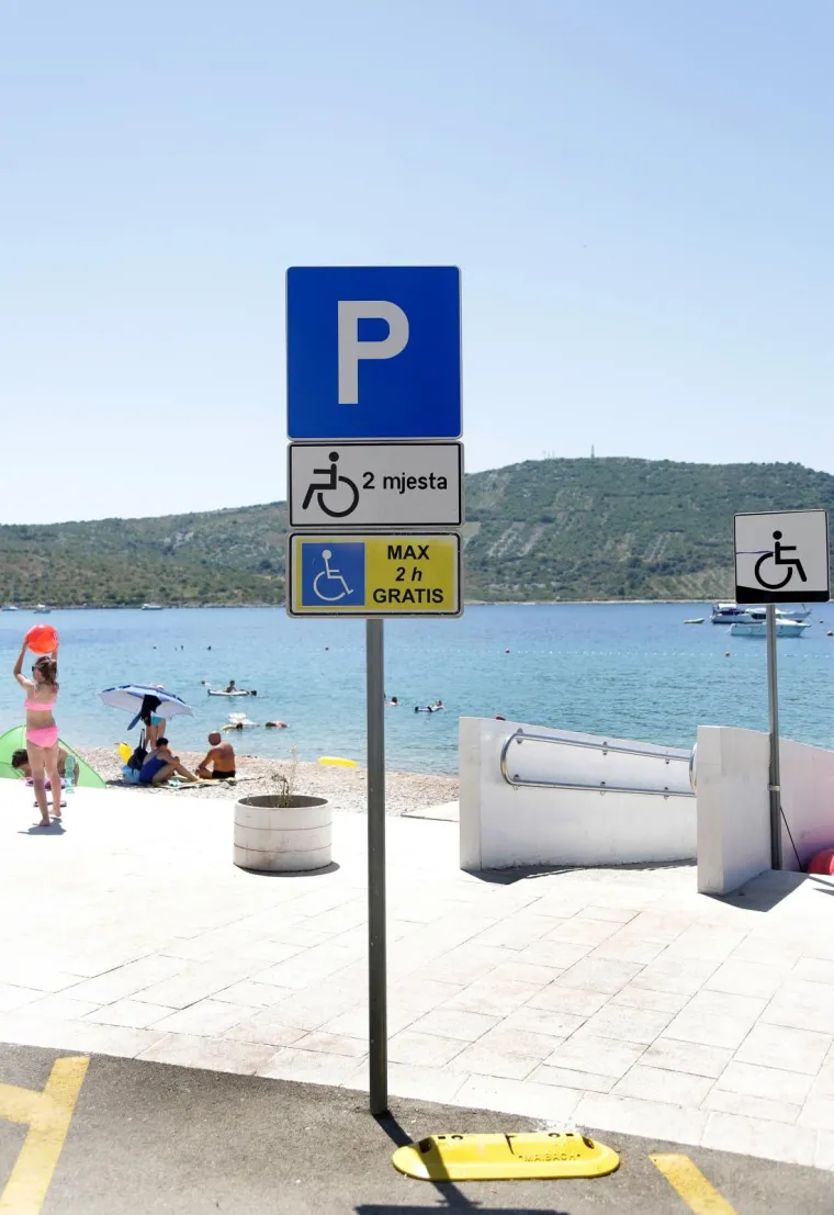 Primošten ne olakšava život invalidima: Besplatno parkiranje im je ograničeno